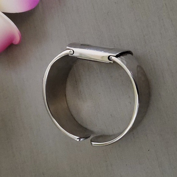 ⭐️ Hammered Cuff Watch NEW - Picture 2 of 5